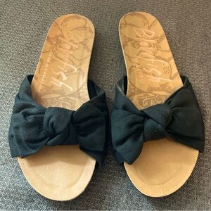 Blowfish Malibu Ginah Bow Tie Slides in black Canvas. Women’s size 8